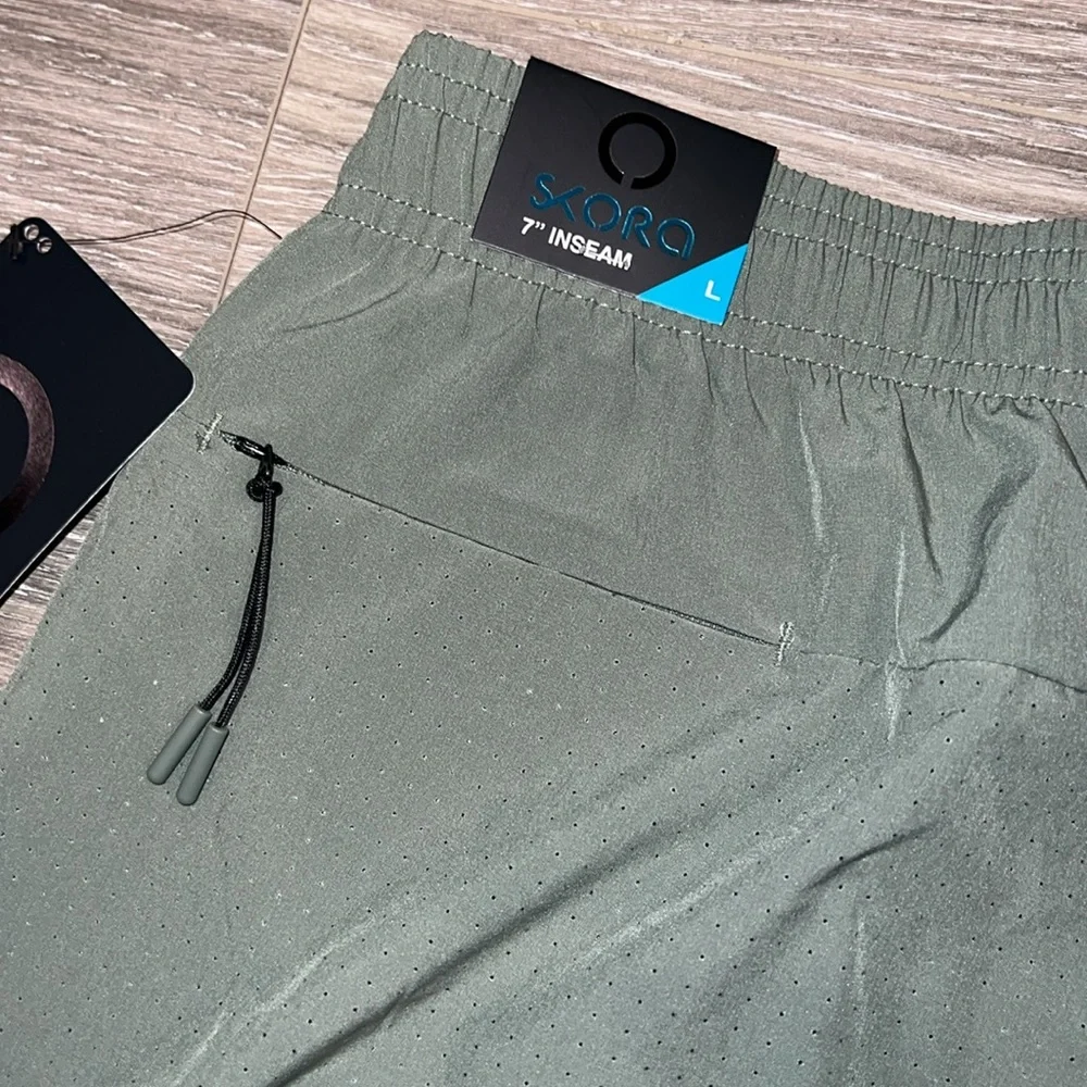 Skora running shorts. Size L. NWT